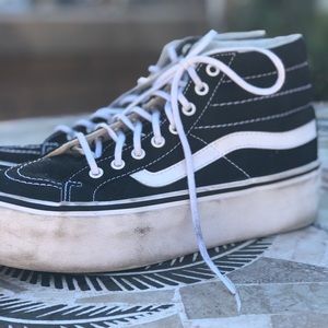 Size 7.5 women’s vans. Higher platform.